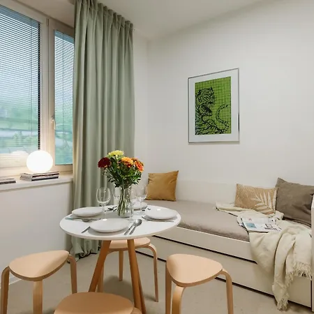 Modern For 4 With Easy Old Town Access! Апартаменты *