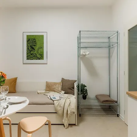 Modern For 4 With Easy Old Town Access! Апартаменты Прага