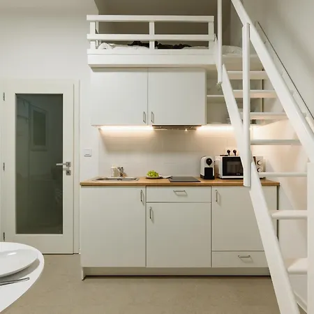 Апартаменты Modern For 4 With Easy Old Town Access! *
