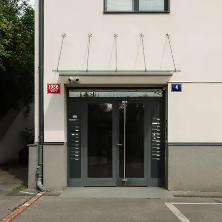 Modern For 4 With Easy Old Town Access! Апартаменты